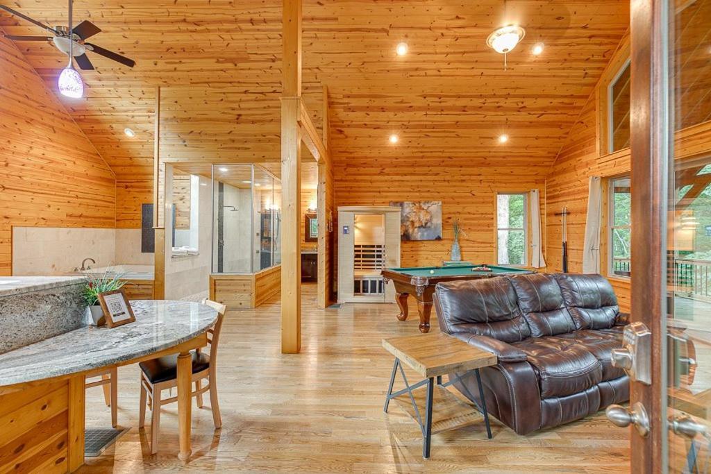 Perfect Couples Cabin W 2 Person Spa Bath Cornelia Dış mekan fotoğraf