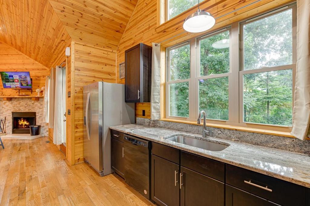 Perfect Couples Cabin W 2 Person Spa Bath Cornelia Dış mekan fotoğraf