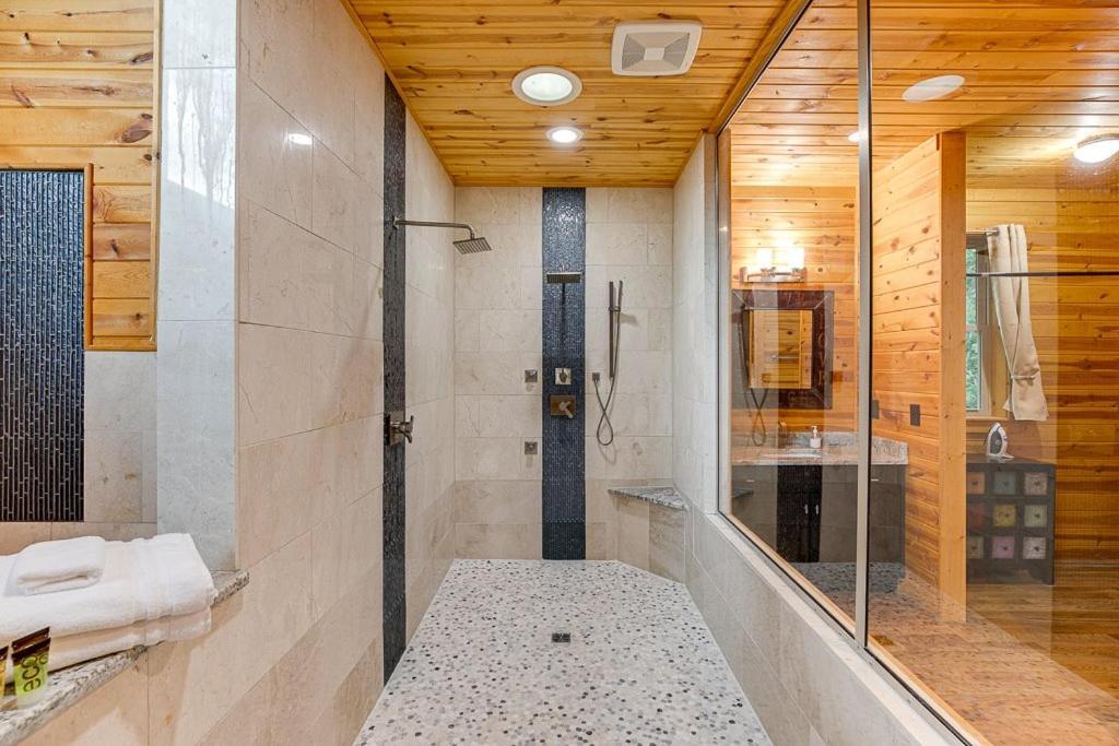 Perfect Couples Cabin W 2 Person Spa Bath Cornelia Dış mekan fotoğraf