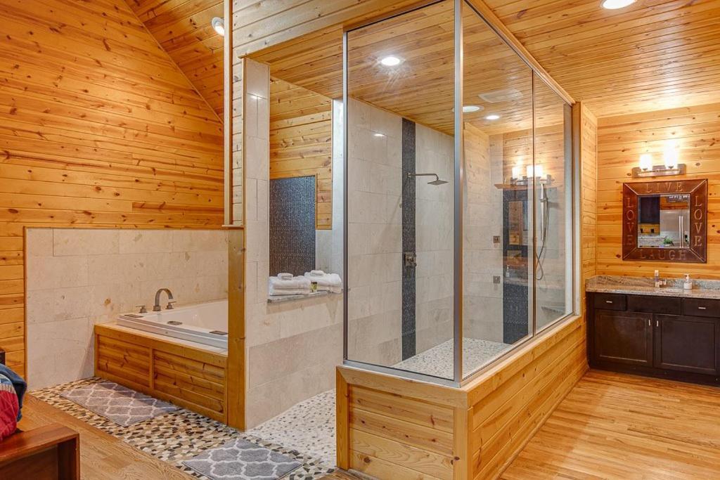 Perfect Couples Cabin W 2 Person Spa Bath Cornelia Dış mekan fotoğraf