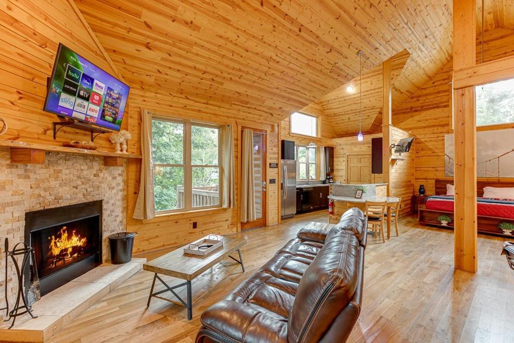 Perfect Couples Cabin W 2 Person Spa Bath Cornelia Dış mekan fotoğraf