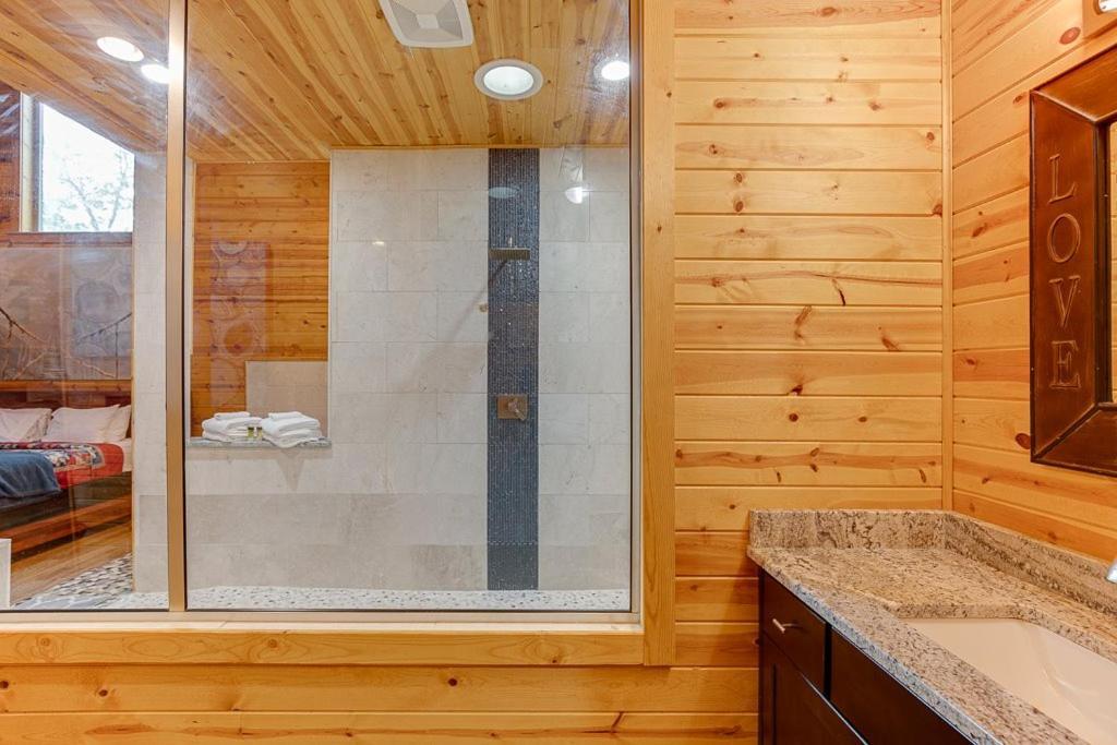 Perfect Couples Cabin W 2 Person Spa Bath Cornelia Dış mekan fotoğraf