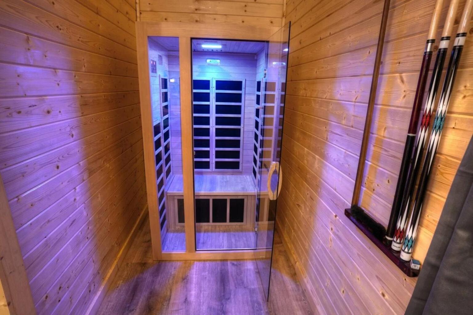 Perfect Couples Cabin W 2 Person Spa Bath Cornelia Dış mekan fotoğraf