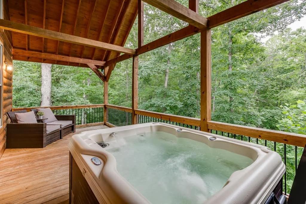 Perfect Couples Cabin W 2 Person Spa Bath Cornelia Dış mekan fotoğraf